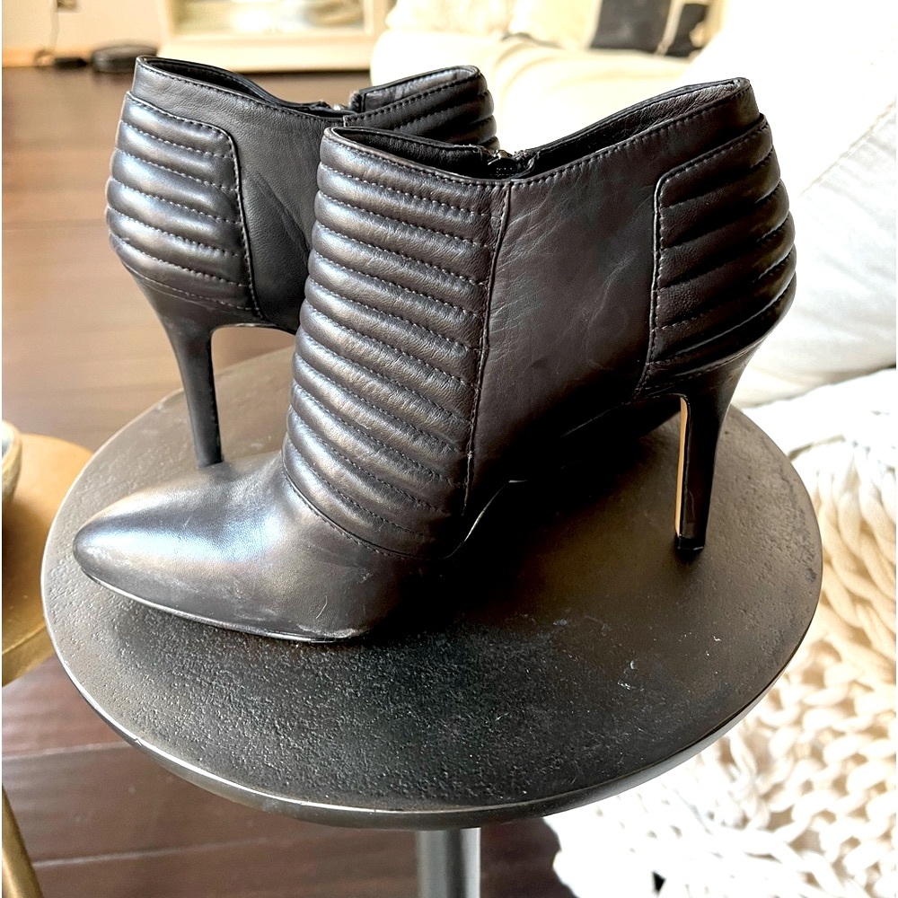 ANN TAYLOR GRAY LEATHER BOOTIES